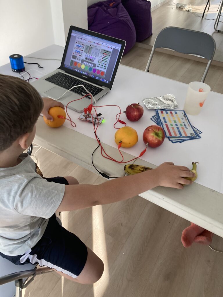 Photo – Interactive fruit music workshop – 2569